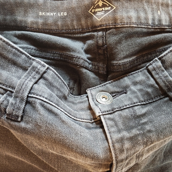 St. John's Bay dark gray size 8 skinny leg jeans - Picture 13 of 13
